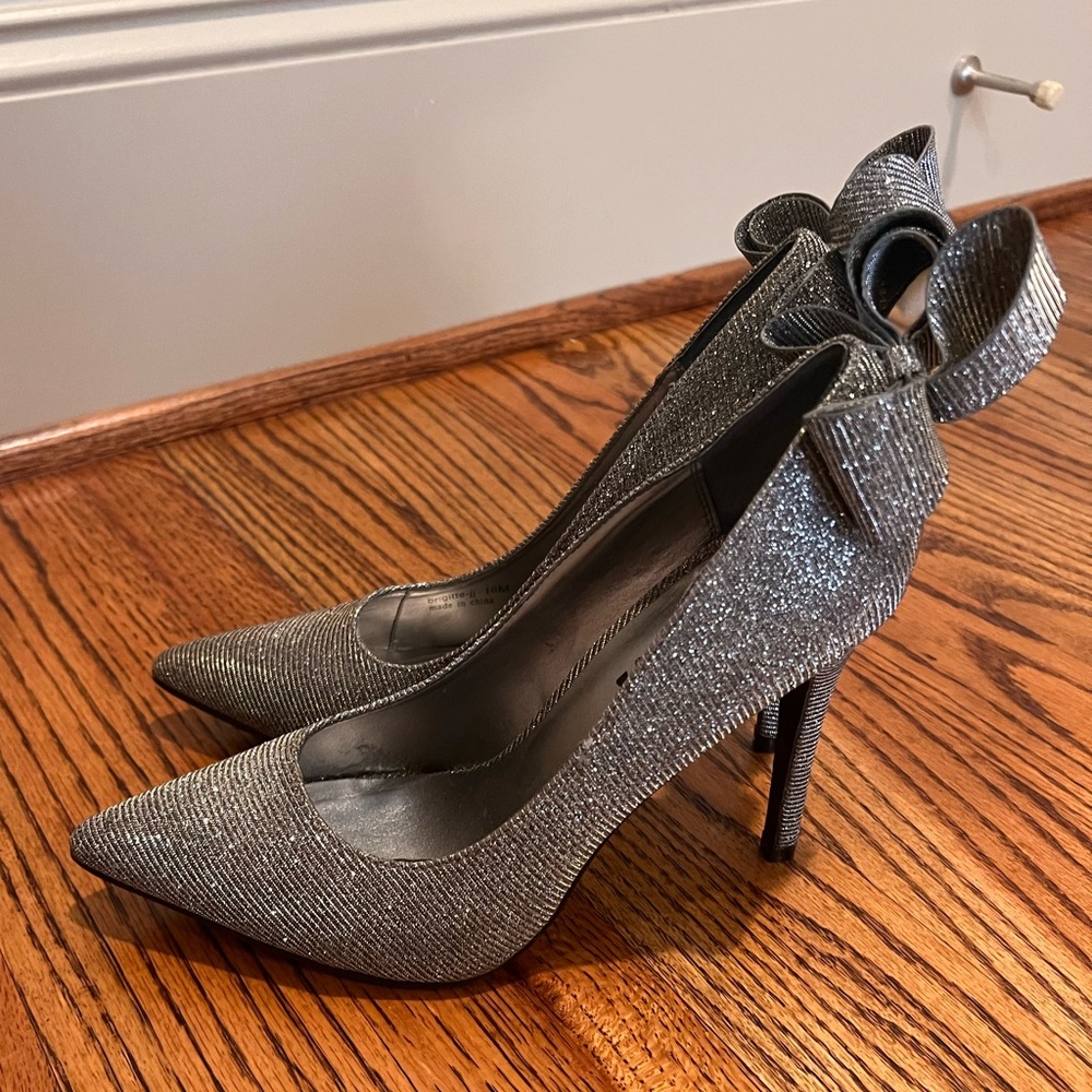 J Renee Dark Silver/Gray Metallic Heels 10